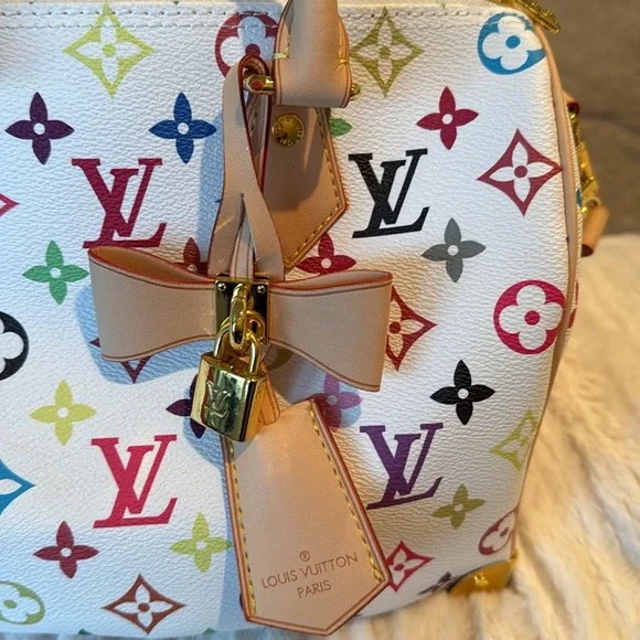 Copy Louis Vuitton bag. Stunning, sold out everywhere - Picture 2 of 5